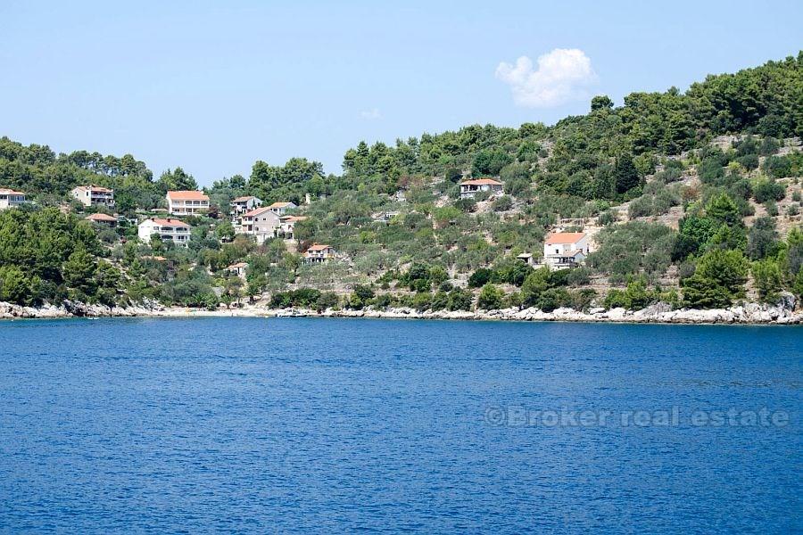 Terrain, par la mer, à vendre