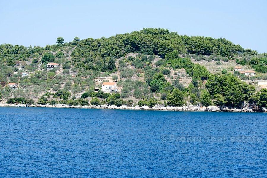 Terrain, par la mer, à vendre