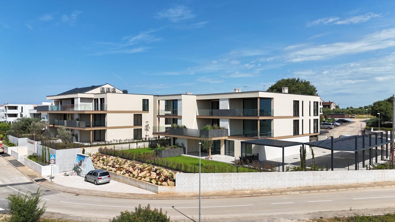 Novigrad – Moderne nybygg i et boligområde med havutsikt