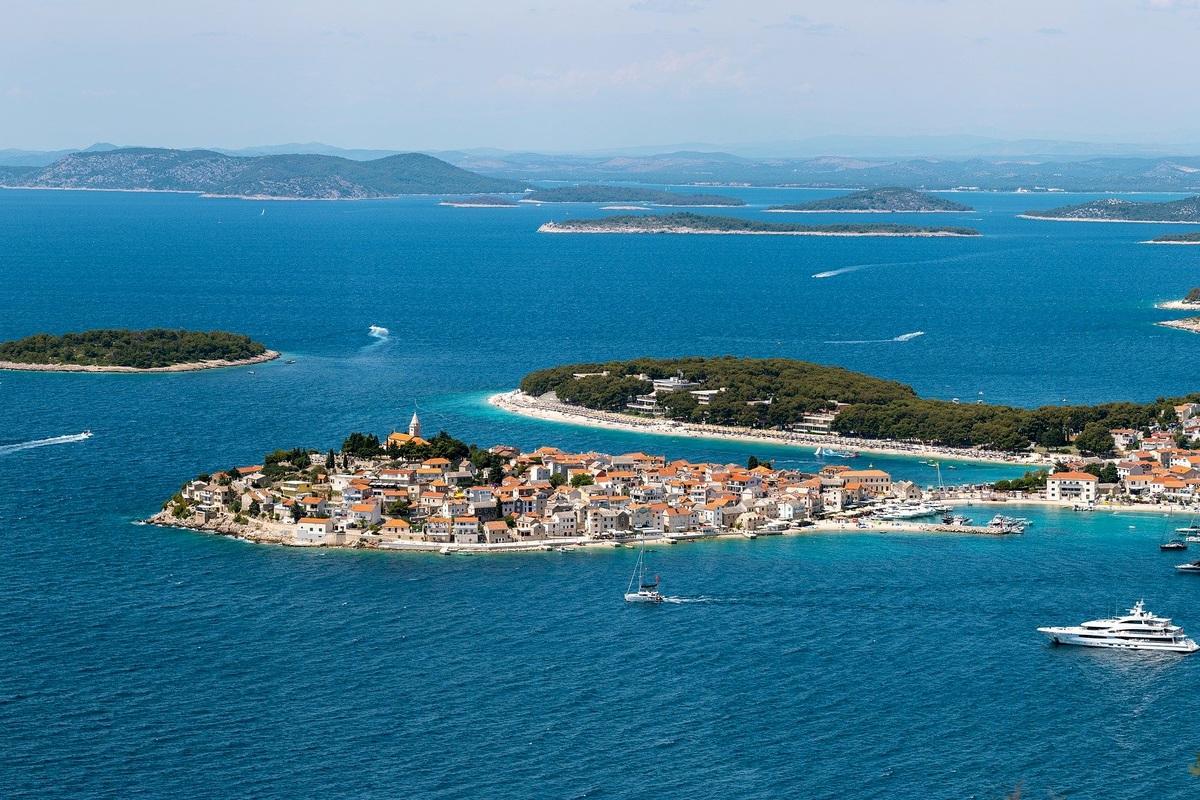 Luksusowe Noclegi w Primošten – Najlepsze Apartamenty i Wille na Wakacje