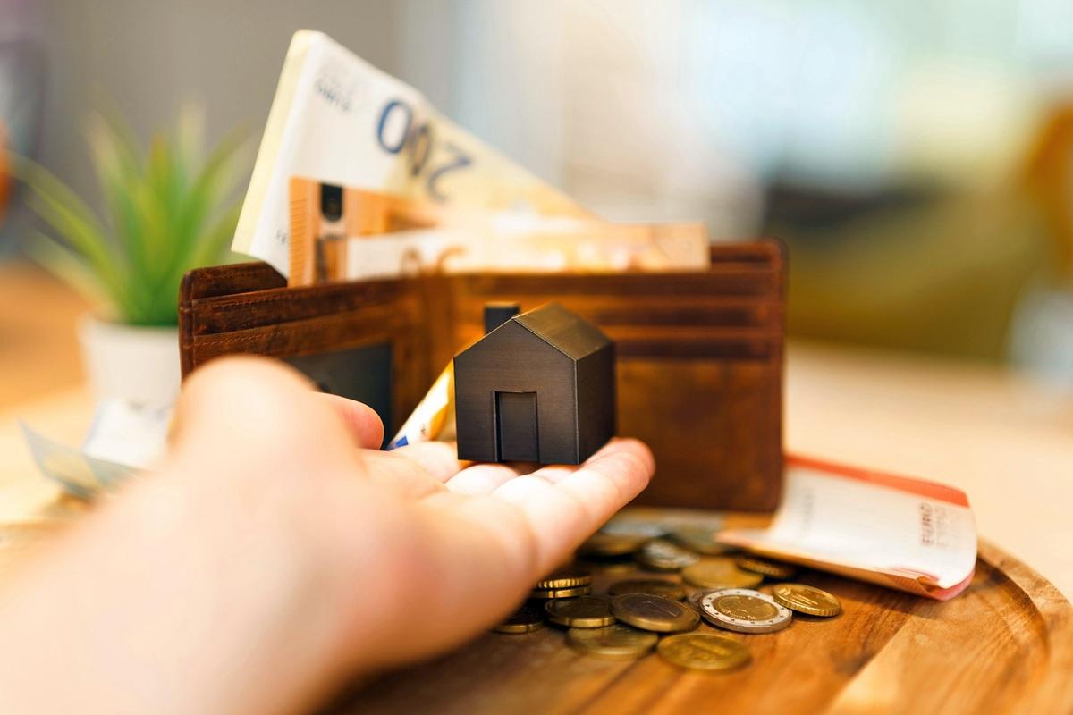 How the Decrease in Interest Rates Affects Real Estate Investment