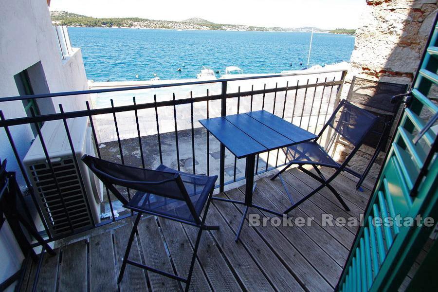 Apartment first row to the sea