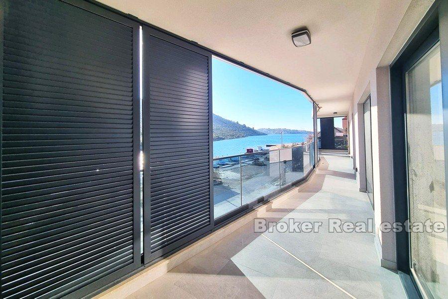 Apartment in the first row to the sea