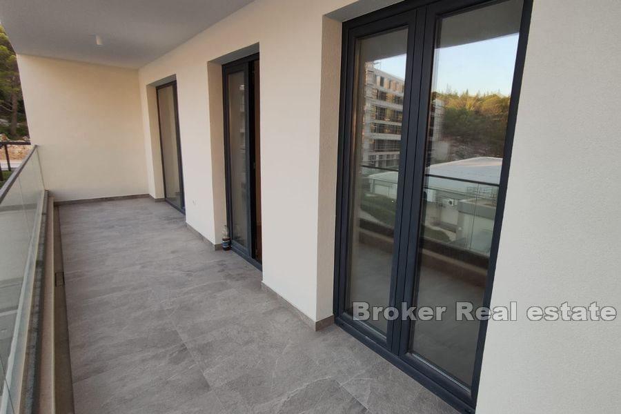 Tvårumslägenheter i nybyggnad med pool