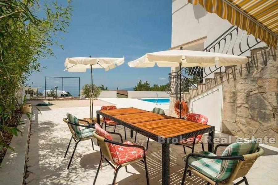 Villa with pool and sea view