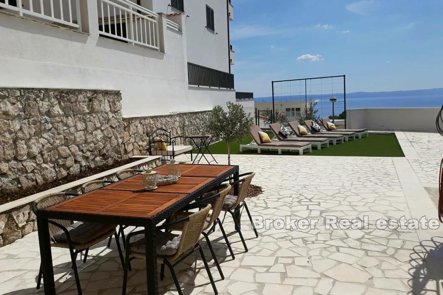 Villa with pool and sea view