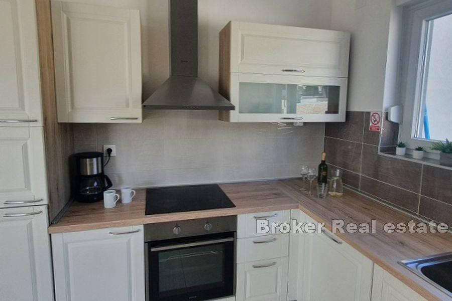 Maisonette-Wohnung mit Pool- und Meerblick