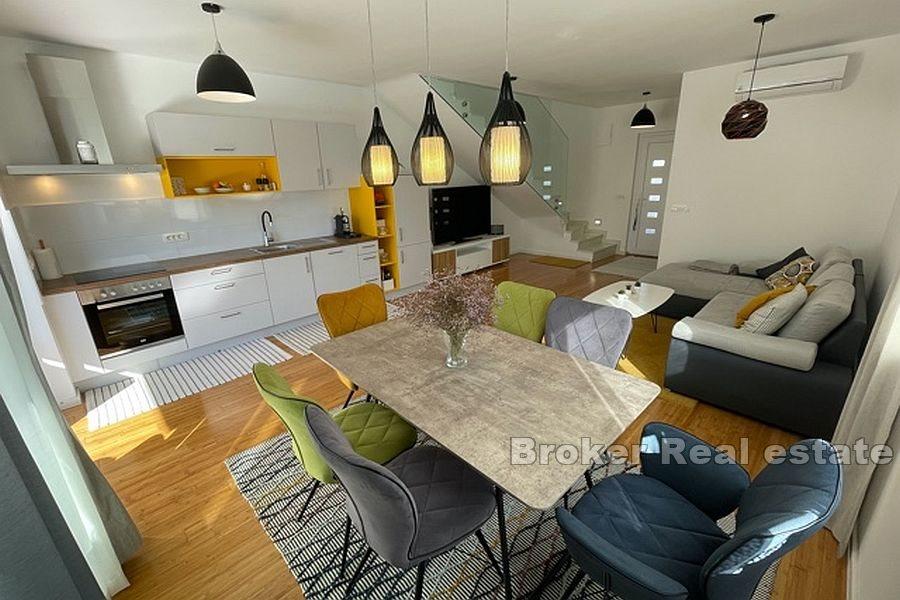 Leilighet over 2 plan med havutsikt