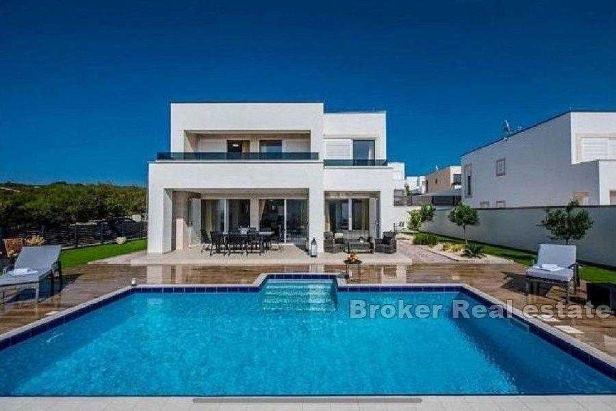 Villa avec piscine et vue mer