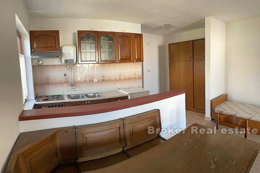 Casa con cinque appartamenti e vista mare