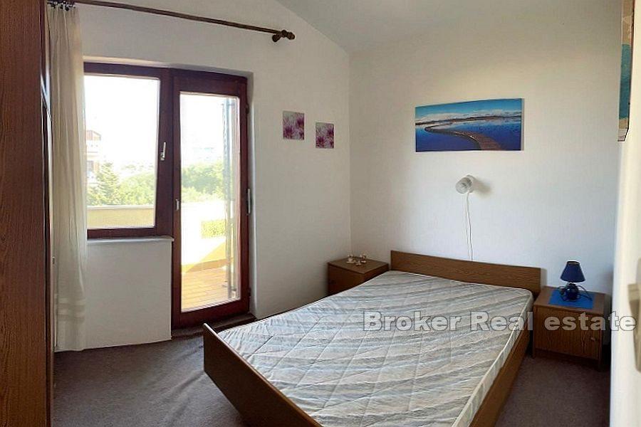 House with five apartments and sea view