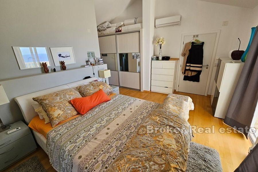 Vila s bazenom i panoramskim pogledom na more