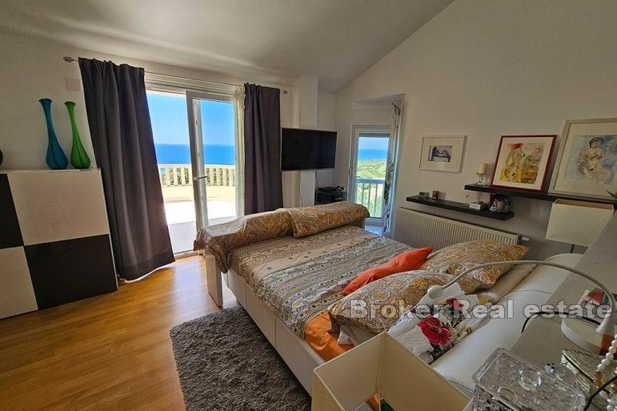 Vila s bazenom i panoramskim pogledom na more