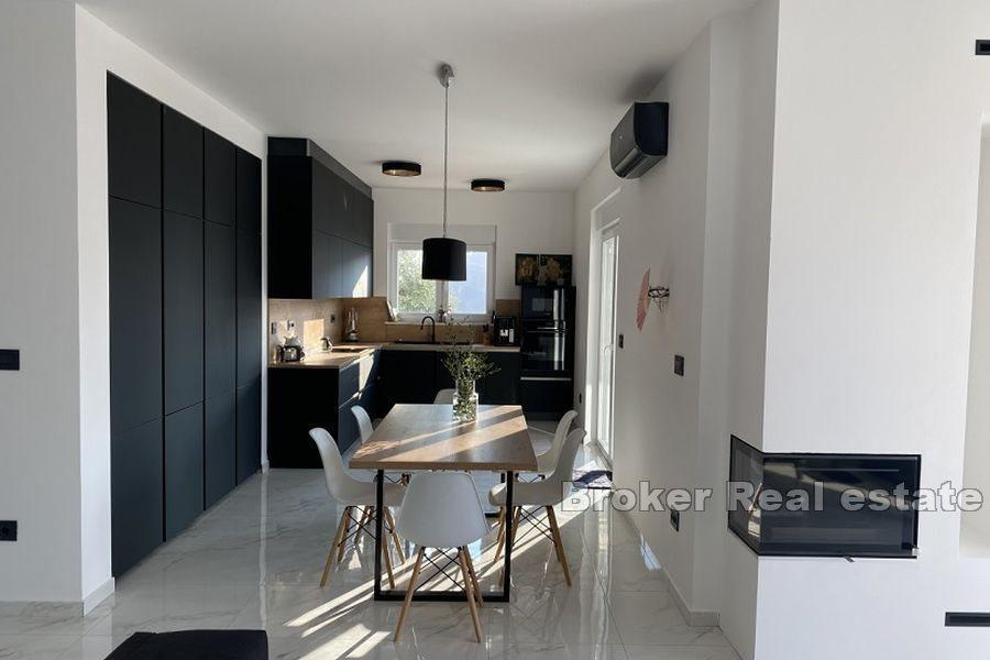 Luxusní vila s bazénem a výhledem na moře