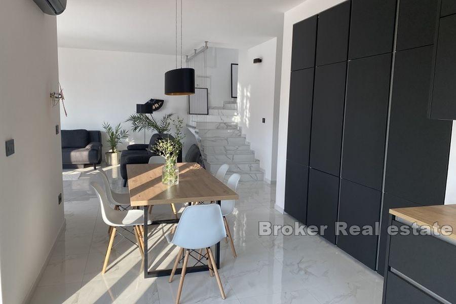 Luxusní vila s bazénem a výhledem na moře