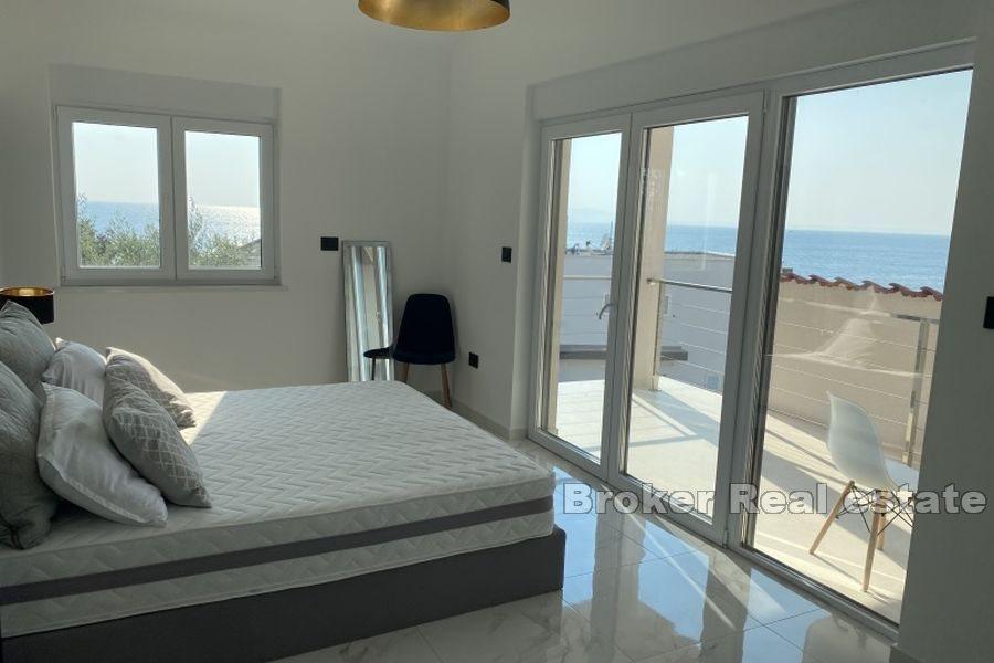 Luxusní vila s bazénem a výhledem na moře