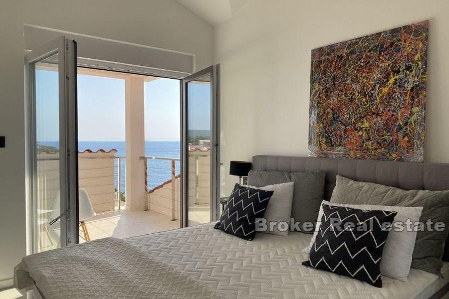 Luxusní vila s bazénem a výhledem na moře