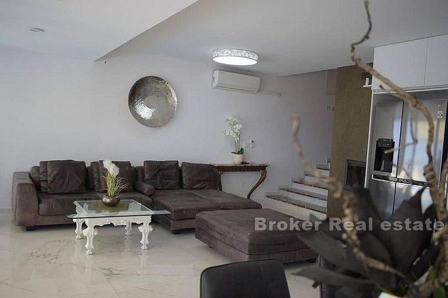 Maison avec vue dégagée sur la mer