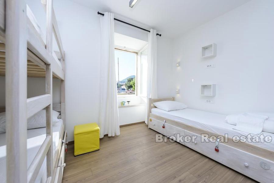 Appartamento con tre camere da letto con vista mare