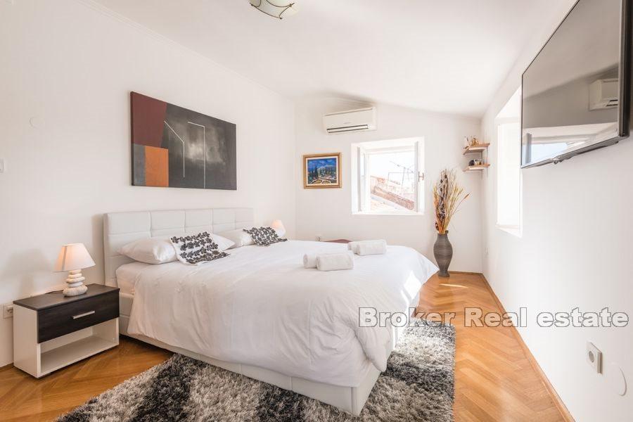 Kamienny dom na starym mieście