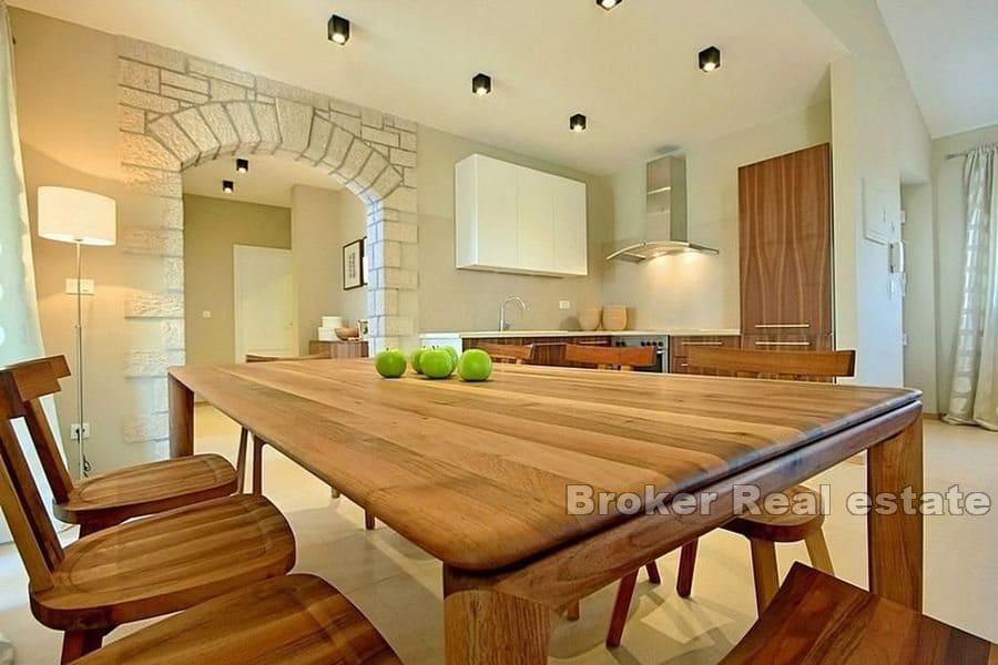 Samostatně stojící dům s bazénem