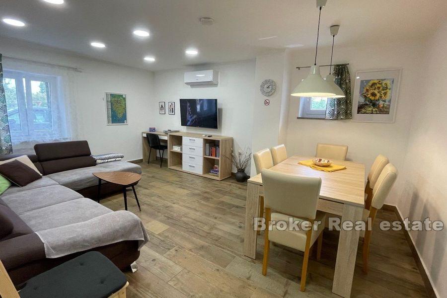 Kamenný dům s bazénem