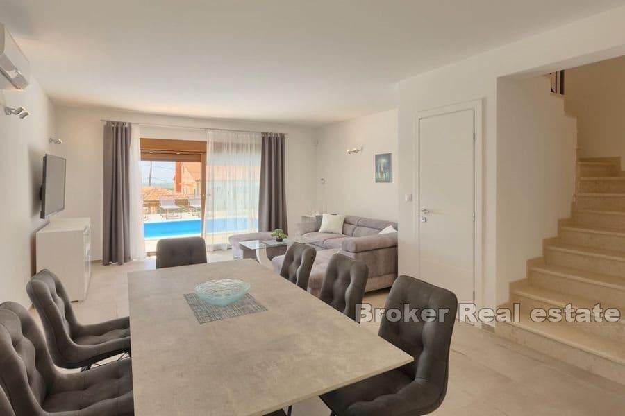 Casa in pietra con piscina