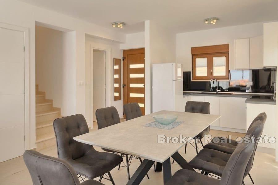 Casa in pietra con piscina