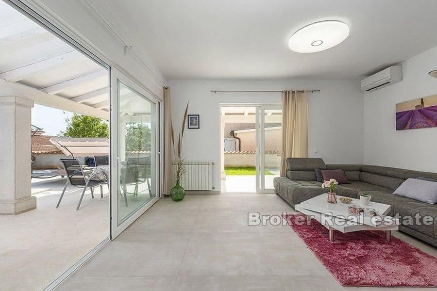 Nowoczesny dom z basenem