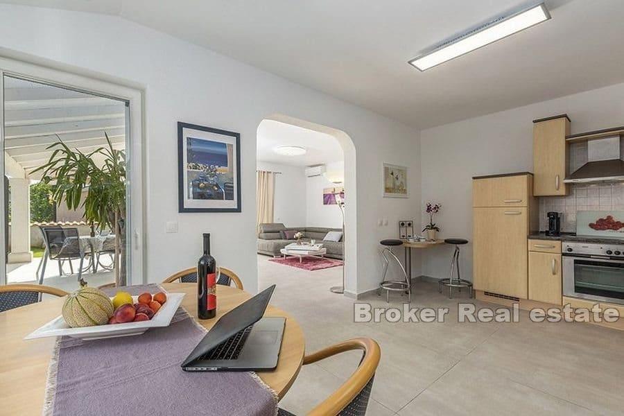 Nowoczesny dom z basenem