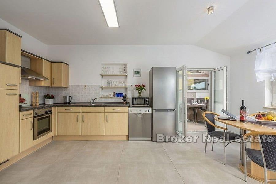 Nowoczesny dom z basenem