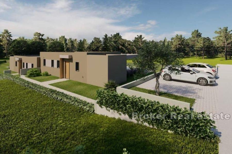 Moderne hus med basseng