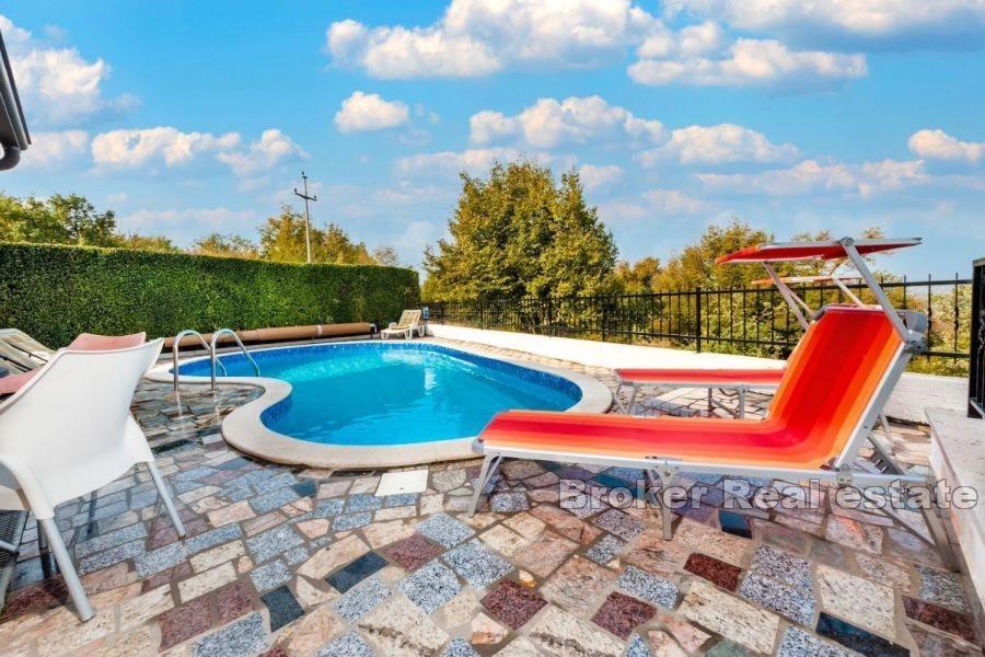 Rodinný dům s bazénem