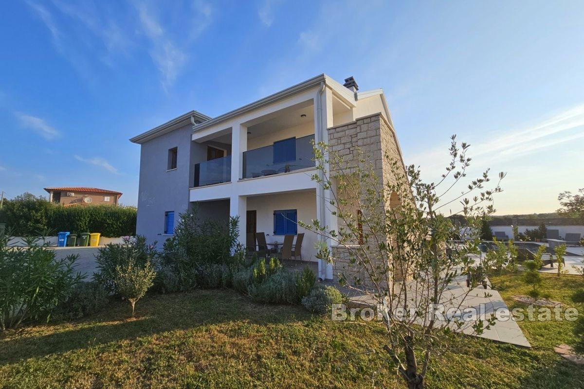 Charming detached house with swimming pool