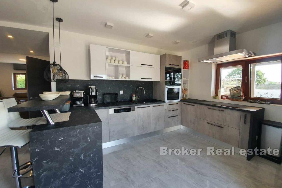 Очаровательный особняк с бассейном