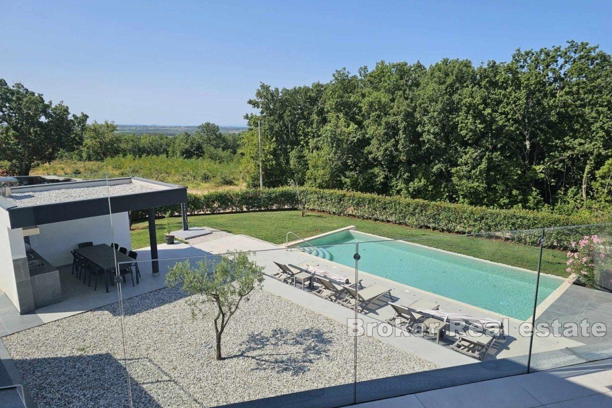 Luxusní vila v klidné lokalitě obklopená zelení