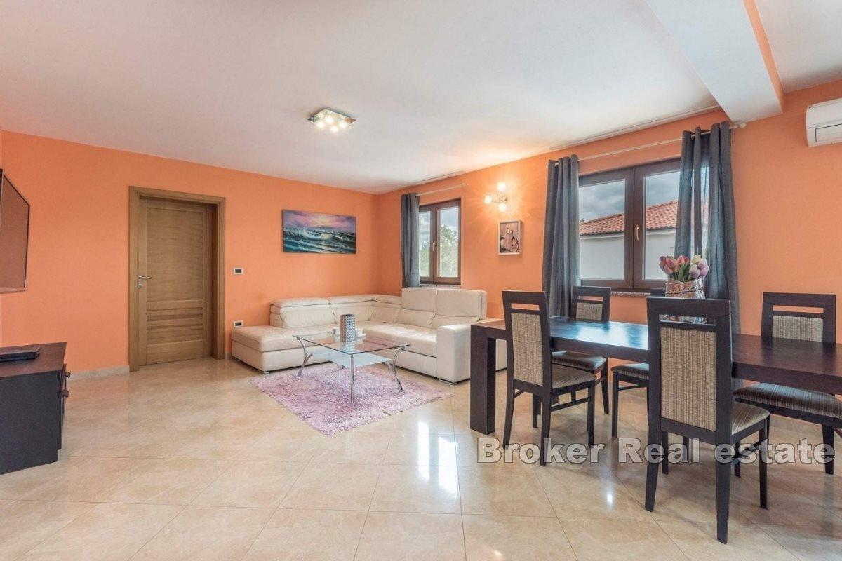 Une belle maison individuelle dans un environnement calme