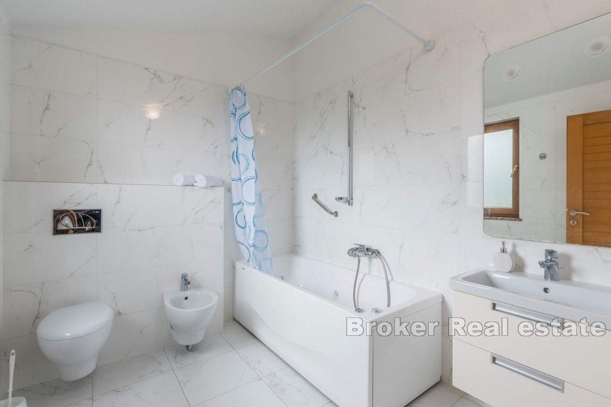 Une belle maison individuelle dans un environnement calme