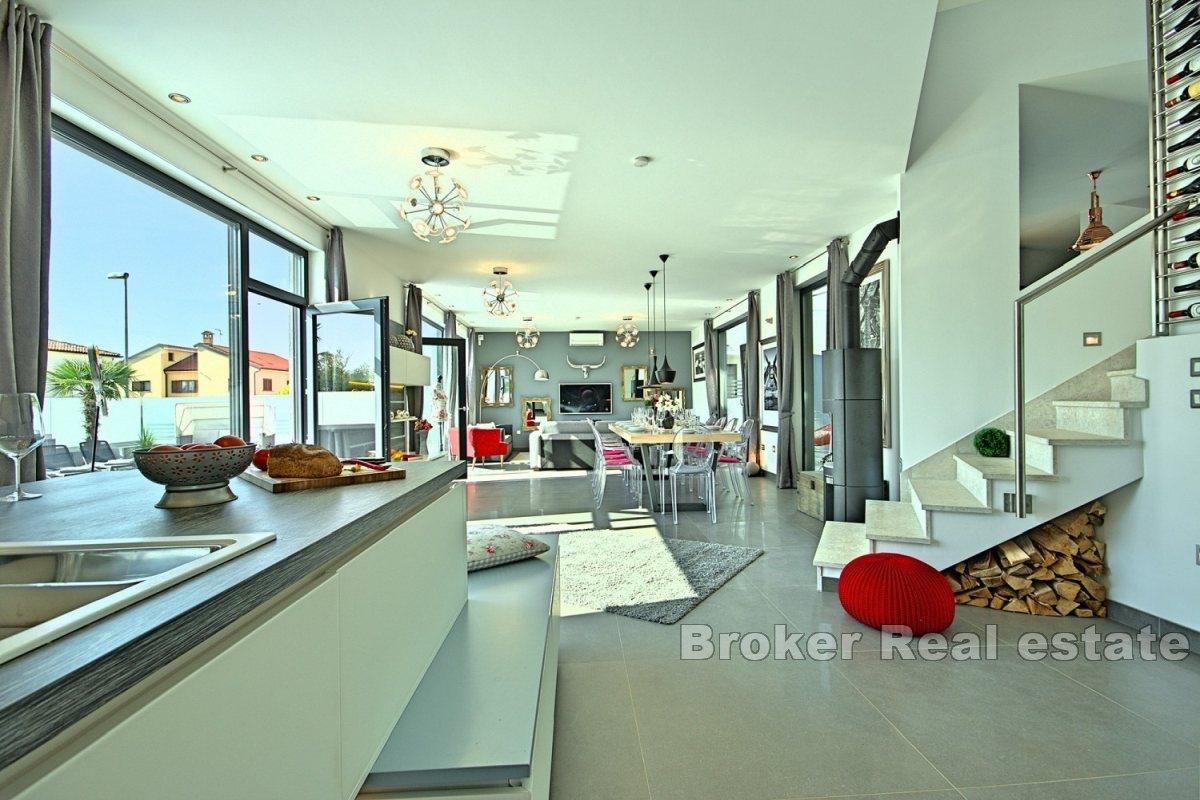 Modern villa med pool nära Poreč