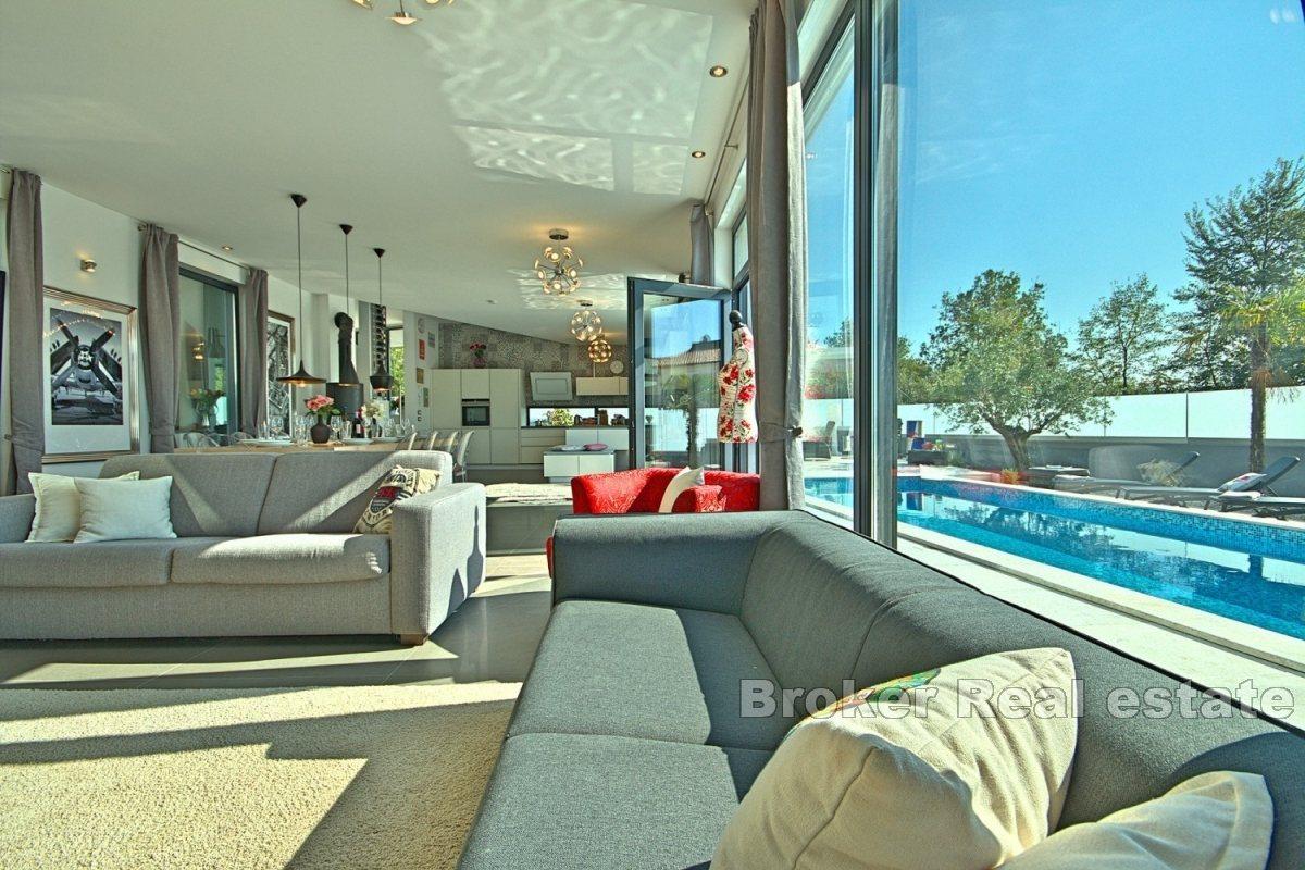 Modern villa med pool nära Poreč