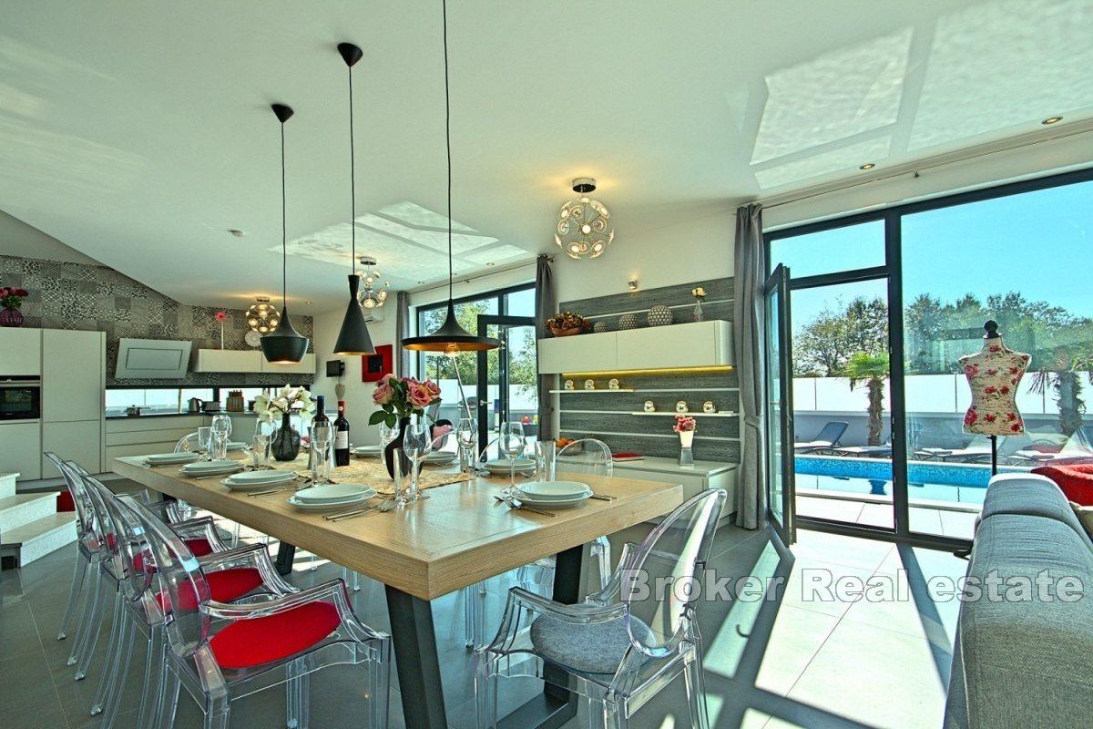 Modern villa med pool nära Poreč