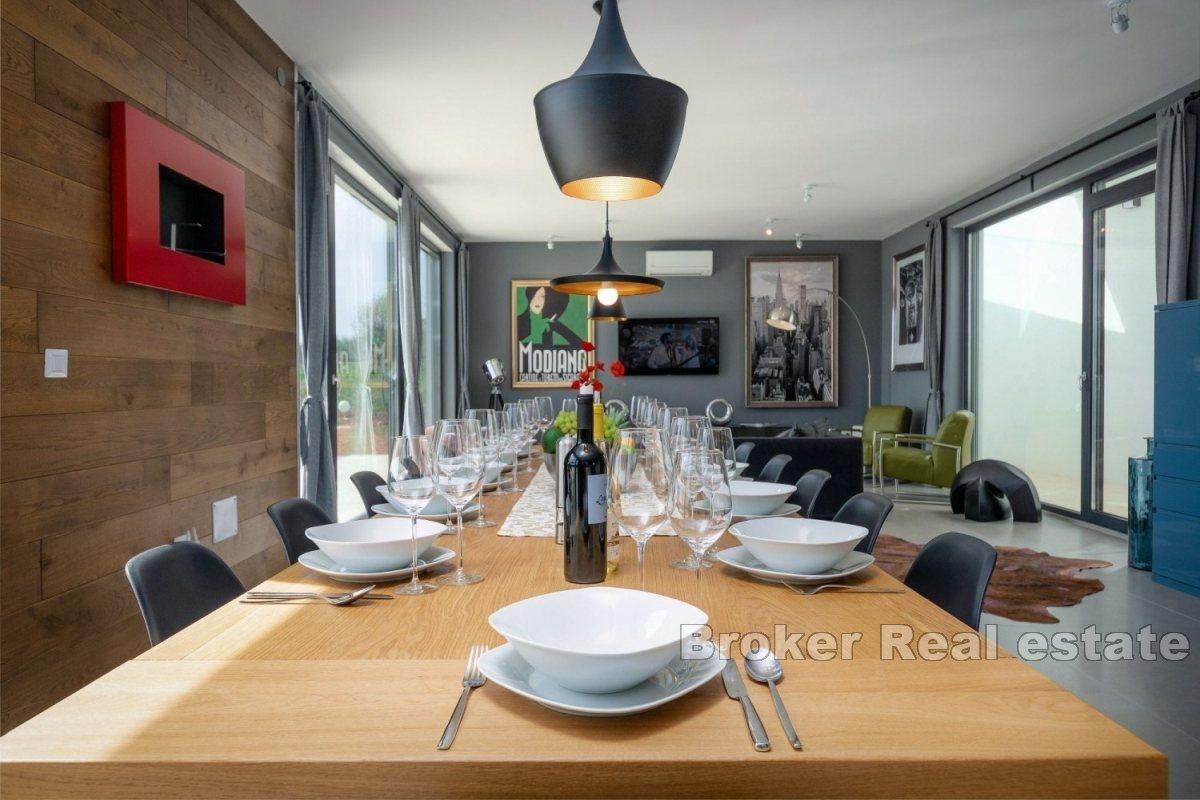 Moderne Villa mit Pool