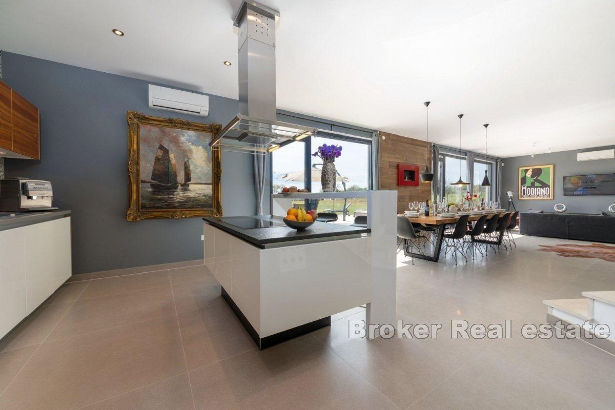 Modern villa med pool