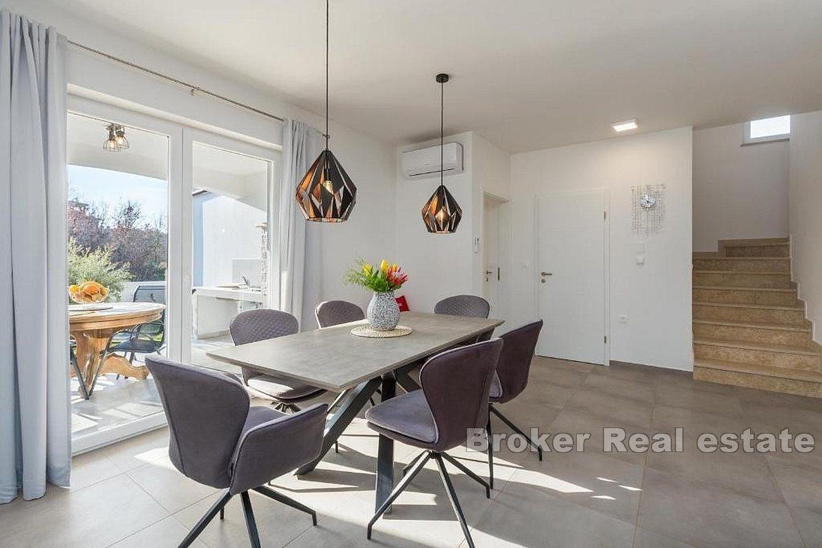 Piękna willa z basenem blisko morza