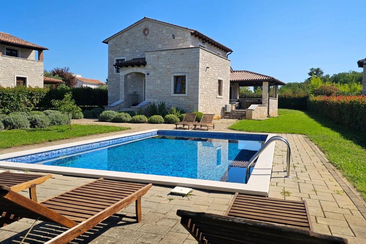 Casa con piscina in una zona tranquilla dell'Istria centrale