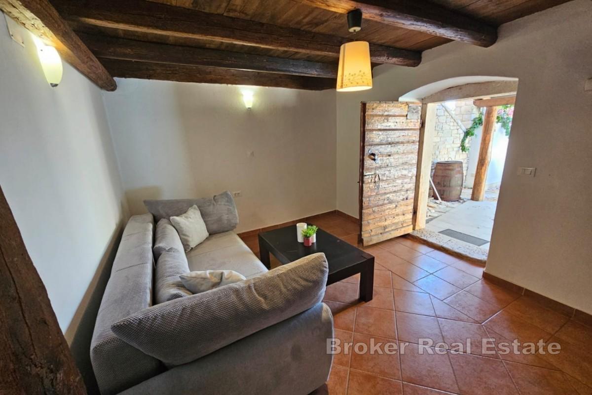 Casa con piscina e terreno aggiuntivo