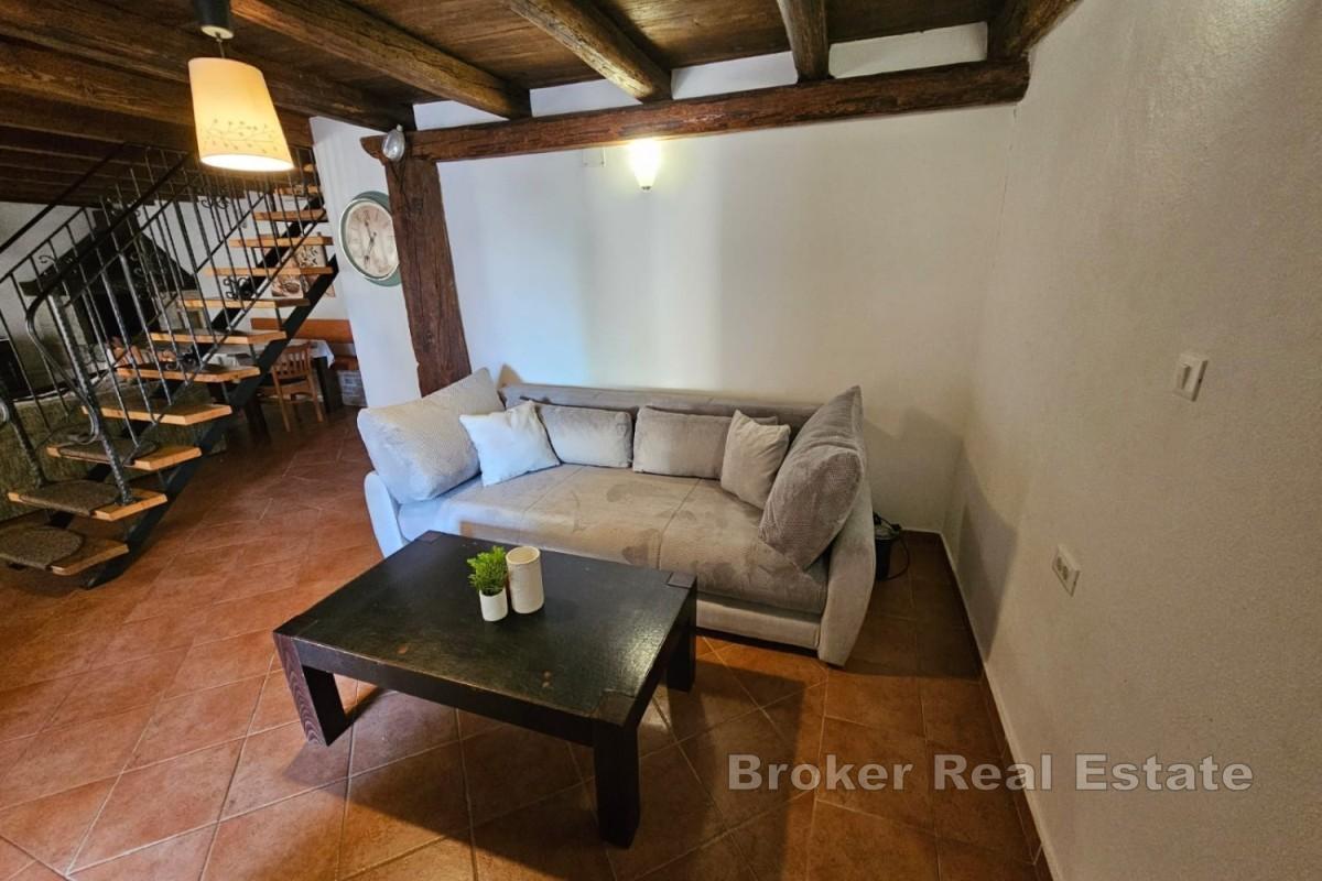 Casa con piscina e terreno aggiuntivo