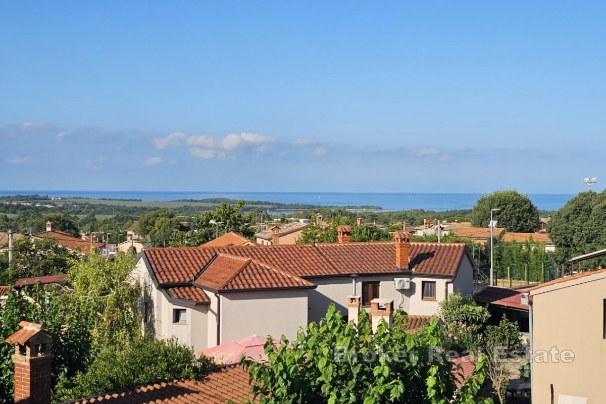 Renoviertes Reihenhaus aus Stein mit Meerblick