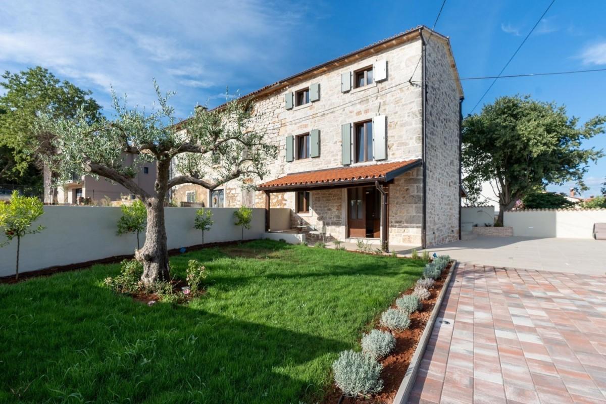 001-1014-42-Porec-House-with-pool-for-sale