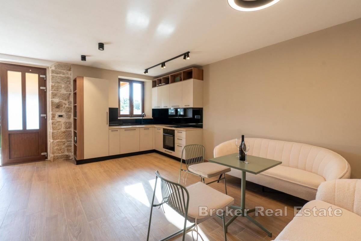 Аутентичный каменный дом с бассейном